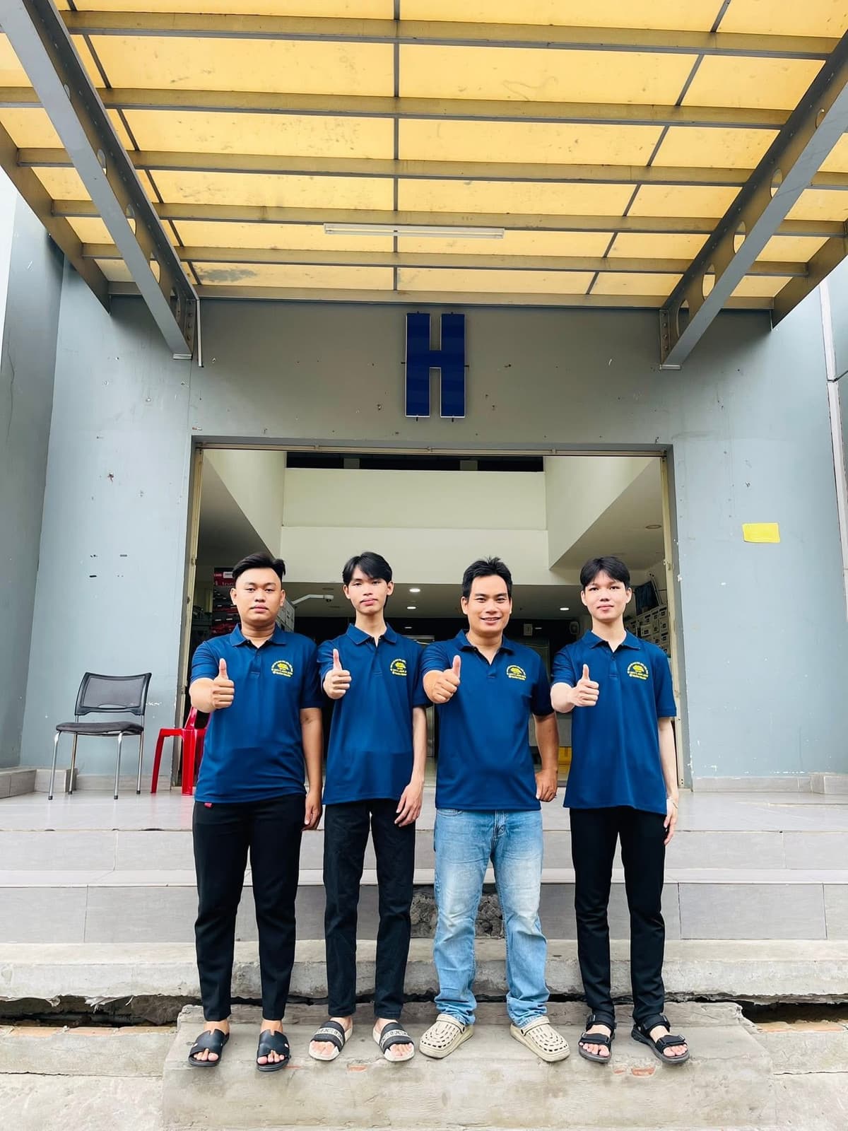 Đội ngũ giặt rèm ThuthuClean